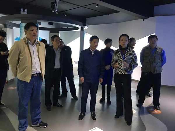 督查组在安庆市地震科普馆.jpg