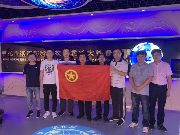 参观科普馆.jpg