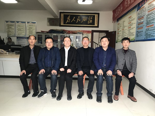张有林副局长与参会人员合影.jpg