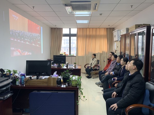 监测预报与科技处组织干部职工集中收听收看&ldquo;两会&rdquo;开幕会.jpg