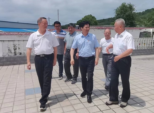 程晓俊副局长“七一”前夕看望慰问退休老领导2.JPG