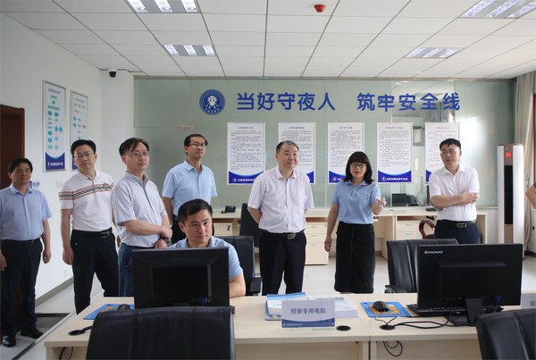 闵局视察.jpg